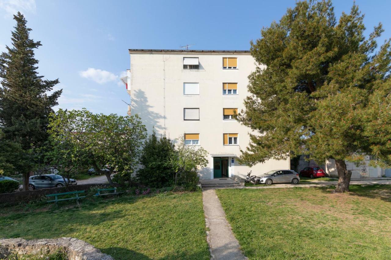 Castropola Apartment Eksteriør bilde