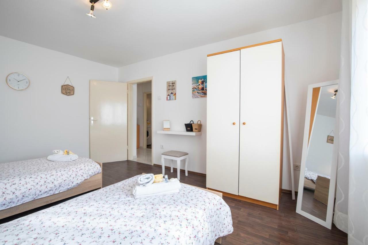 Castropola Apartment Eksteriør bilde